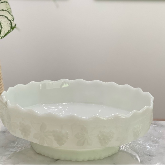 Vintage Anchor Hocking - Fire-King - Milk Glass - Grape Vine Pedestal Bowl - Picture 6 of 7
